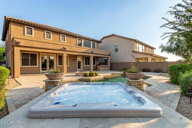 Building Photo - Eagle Glen Cul-de-sac Beauty