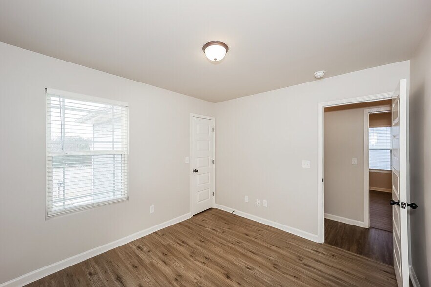Building Photo - 1847 Simmons Ln