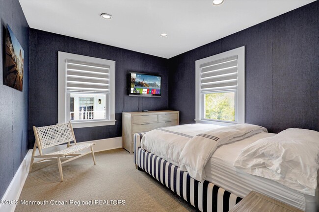 Building Photo - 1049 Norwood Ave