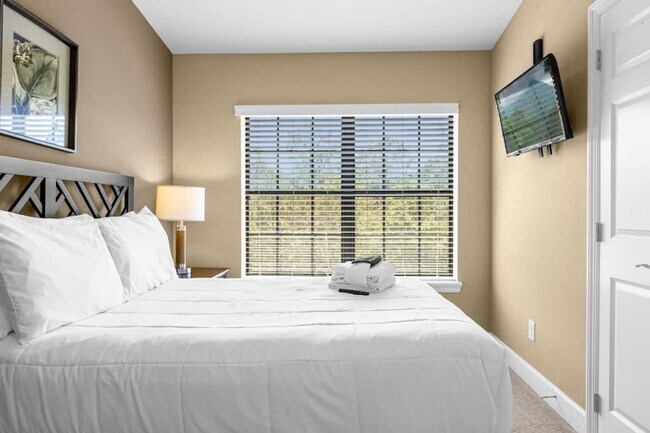 Building Photo - 14590 Damai Ln
