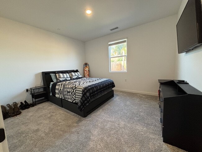 Building Photo - 1872 W Graham St