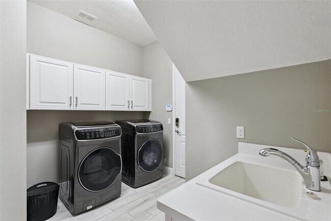 Building Photo - 7556 John Hancock Dr