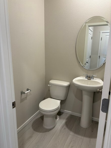 Building Photo - 11729 NE 28th St