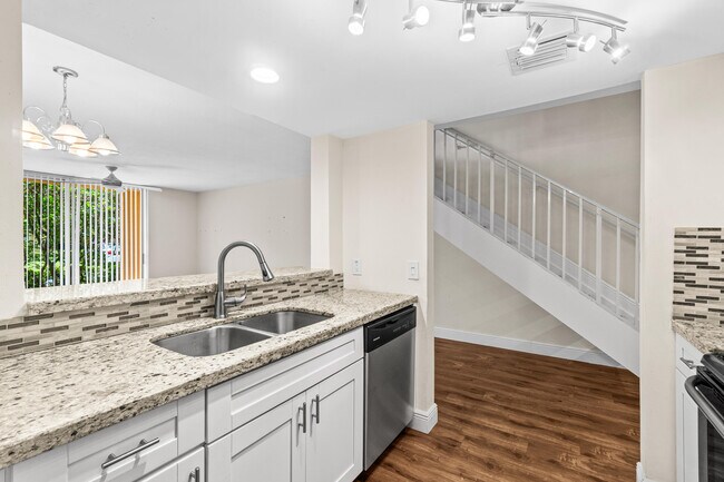 Building Photo - 600 Scotia Dr