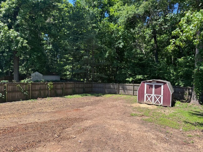 Building Photo - 130 Shady Maple Dr