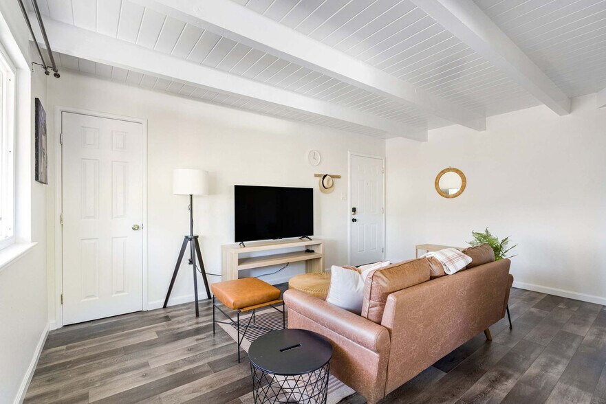 Building Photo - 2312 Bonar St