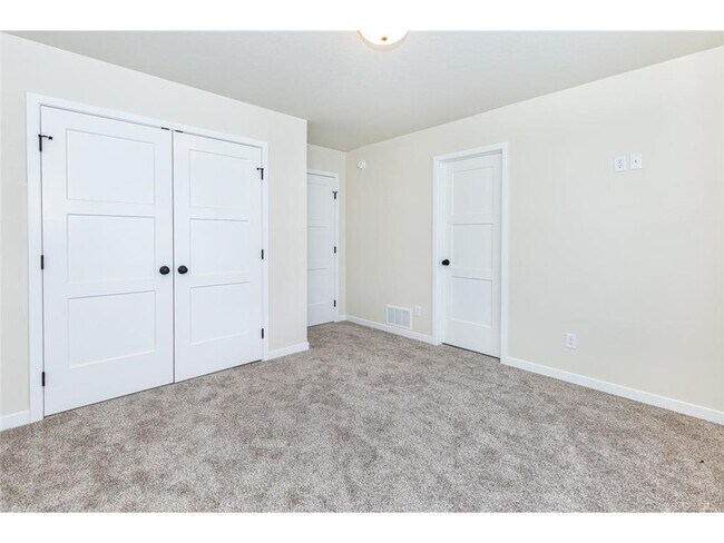 Building Photo - 5476 Lori Ln W