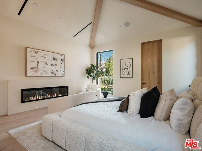 Building Photo - 14647 Morrison St