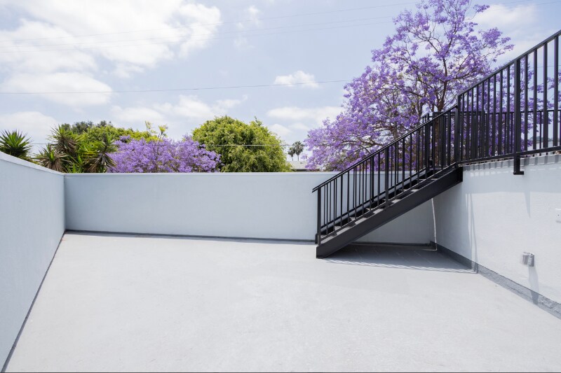 Building Photo - 1346 N Stanley Ave