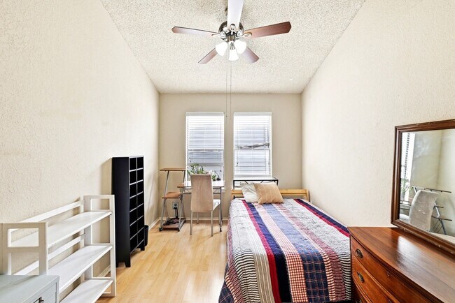 Building Photo - 2706 Salado St