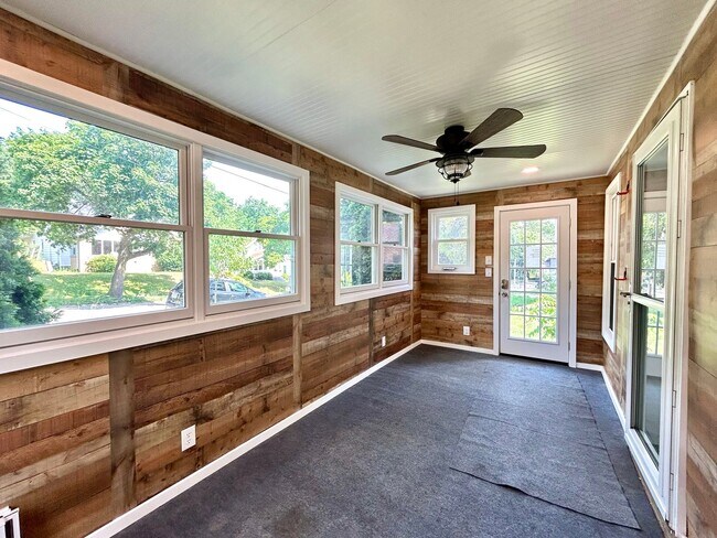 Building Photo - Spacious 4-Bedroom Home Near College Hill & Highland Park