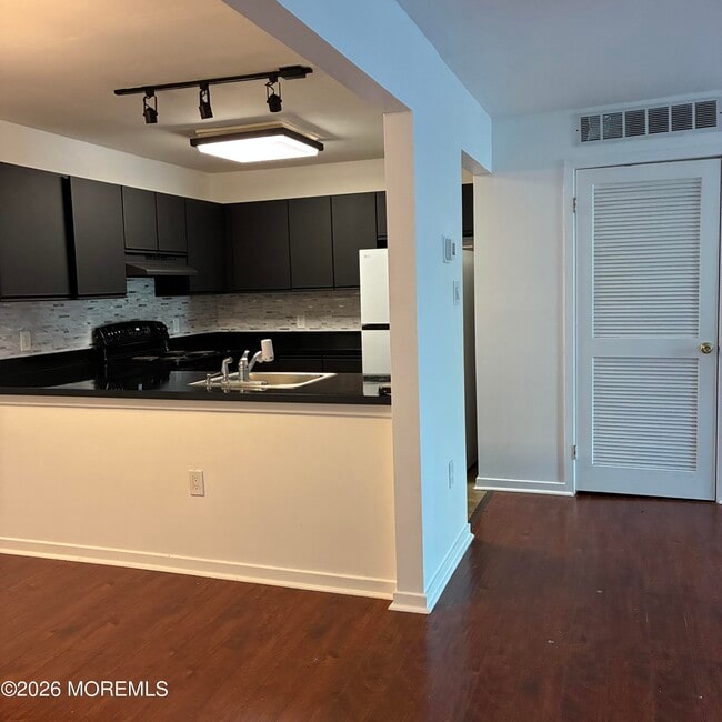 Building Photo - 310 Heather Croft