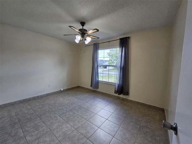 Building Photo - 1202 Regal Ridge Dr