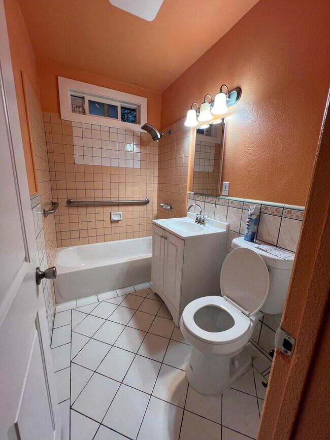 Building Photo - Inglewood Duplex