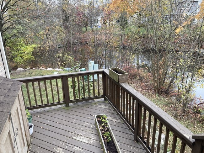 Building Photo - 41645 Copper Creek Dr