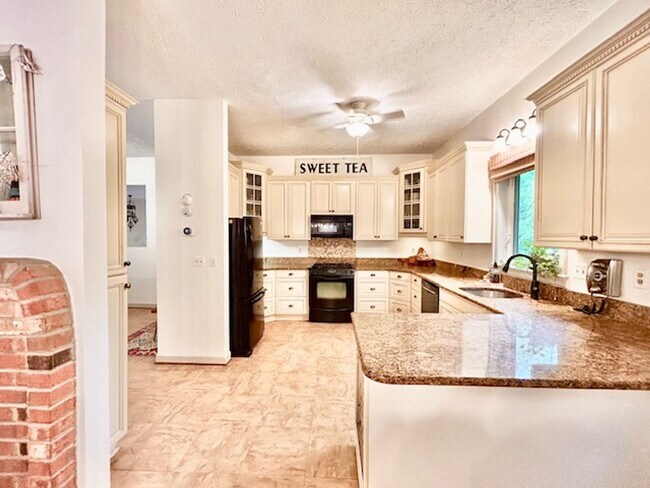 Building Photo - Beautifully renovated 4BR/3BA rambler with wraparound porch and garage