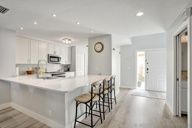 Building Photo - 5355 10th Fairway Dr