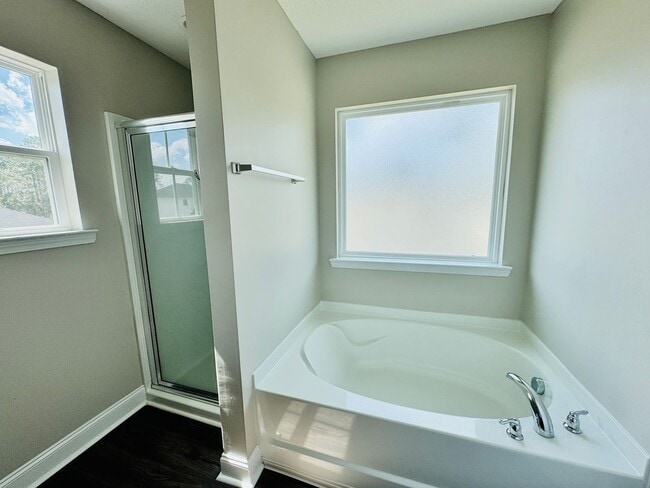 Building Photo - BEAUTIFUL 3 BED/2 BATH HOME IN GRIFFIN PARK!