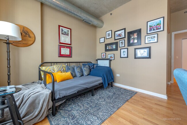 Building Photo - 125 E 13th St