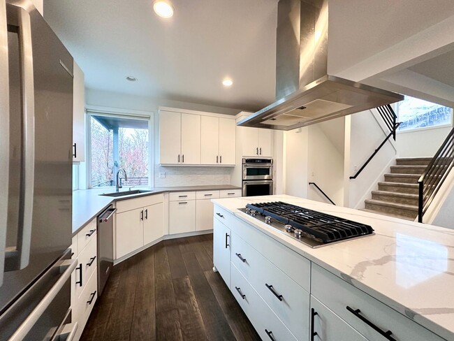 Building Photo - Exceptional Modern 3-Story Single-Family Home Near Woodstock