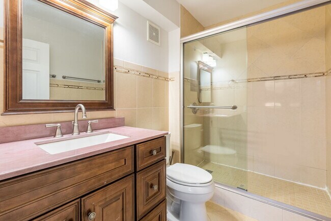 Building Photo - 2800 N Orchard St