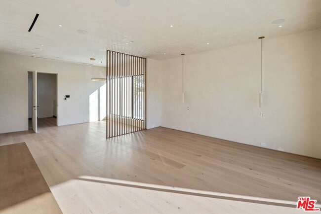 Building Photo - 441 Croft Ave