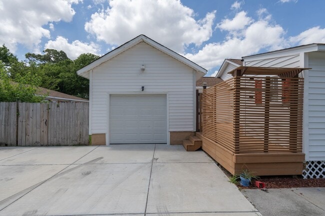 Building Photo - BEAUTIFUL 3 Bedroom Home in Little Creek!