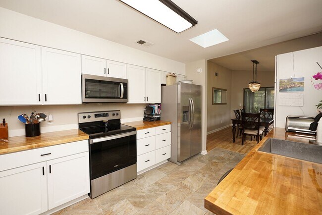 Building Photo - Updated 4 bedroom home in Bluewater Bay!