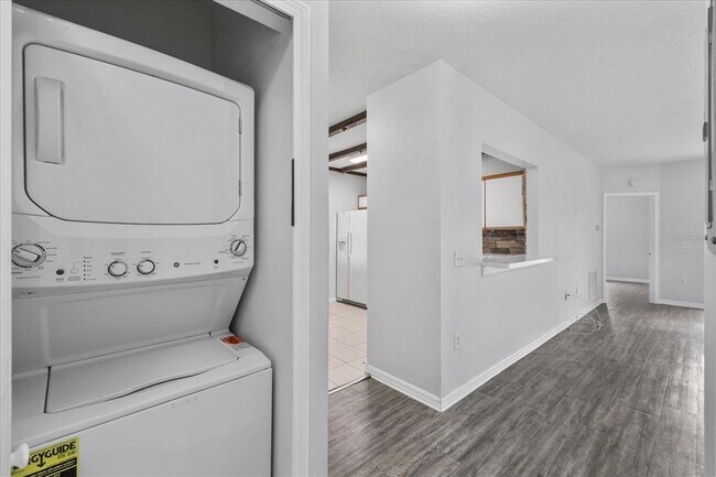 Building Photo - 9621 Lakedale Way