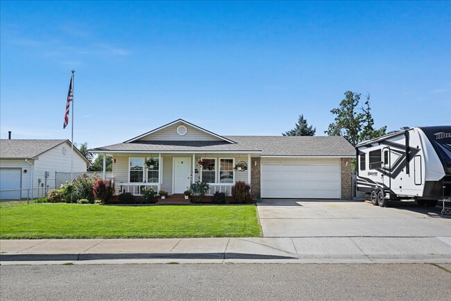 Building Photo - 20 10th Ave N