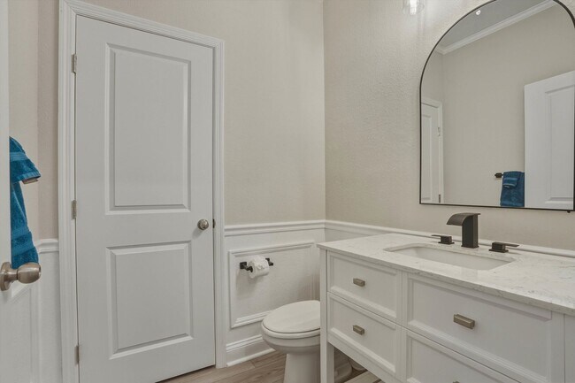 Building Photo - Beautiful Home