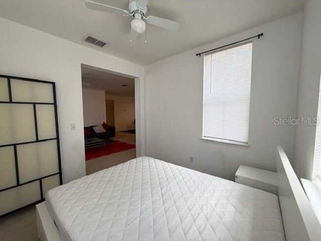 Building Photo - Siena one Bedroom condo with a Den