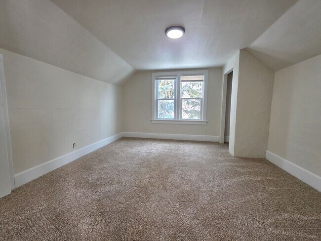 Building Photo - 1020-1022 Smith St