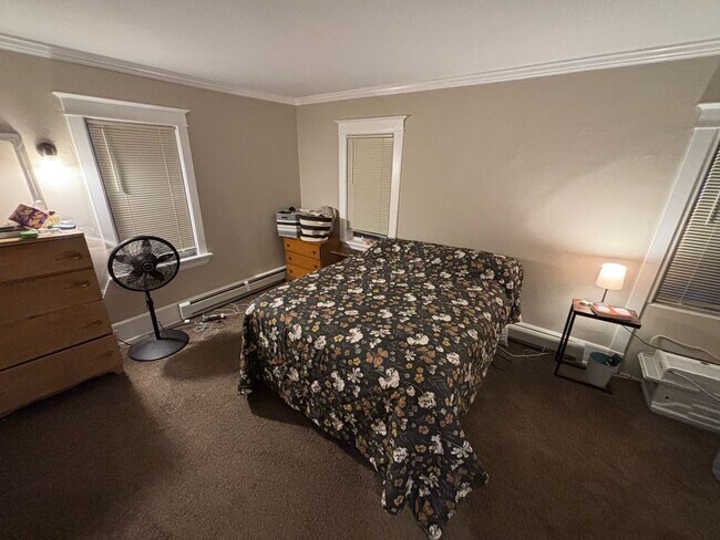 Building Photo - Duluth MN - Single Family Home - 4 Bed - 2...