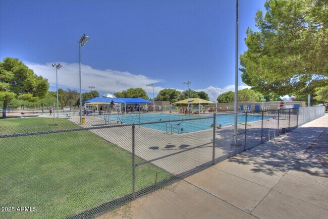 Building Photo - 4740 W Columbine Dr