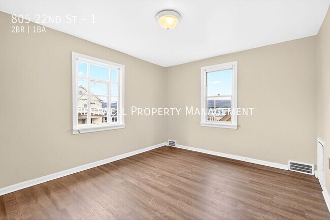 Building Photo - 805 22nd St