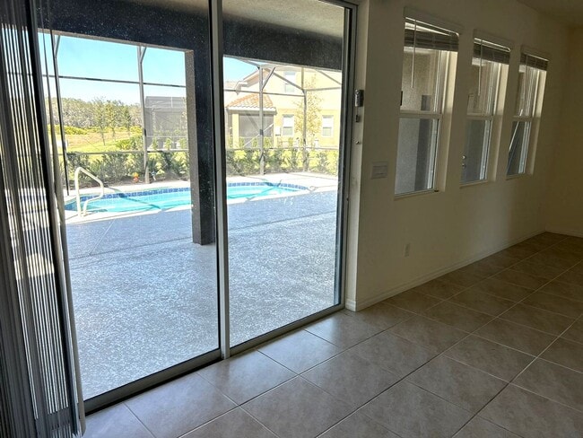 Building Photo - 7604 Oakmoss Loop