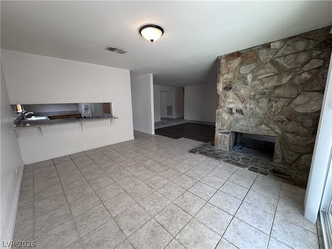 Building Photo - 7213 Roe Ct