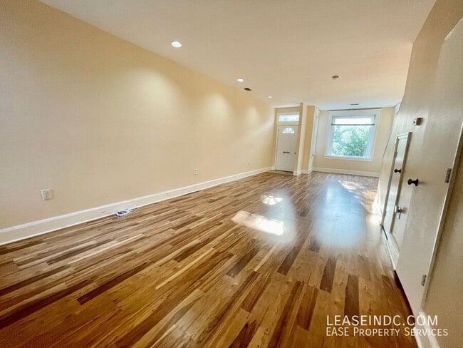 Building Photo - 2025 Flagler Pl NW