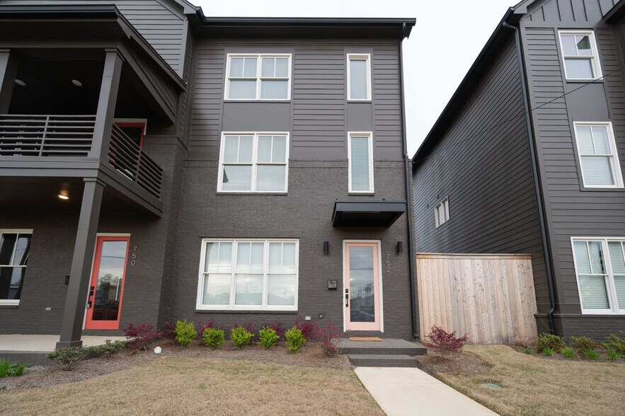 Building Photo - 750 Meda St