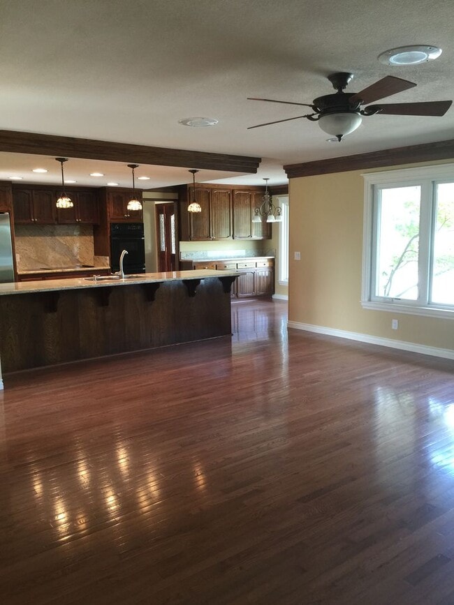 Building Photo - 3 bed 2 ba ranchette in country on 7 acres