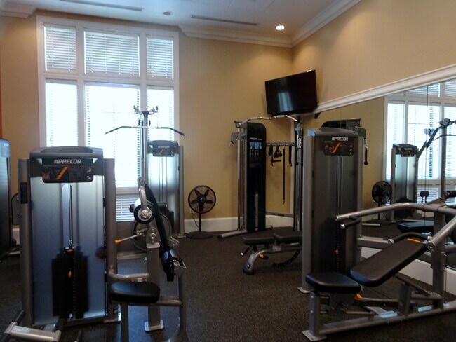 Building Photo - ANNUAL/SEASONAL/ SHORT-TERM TURNKEY FURNISHED- 2 /2 AT THE RENAISSANCE DOWNTOWN!!