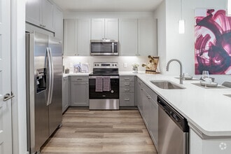 Building Photo - Spacious Living with 1 Month Free Rent