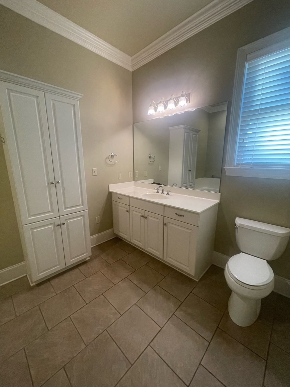 Building Photo - 1200 E Main St