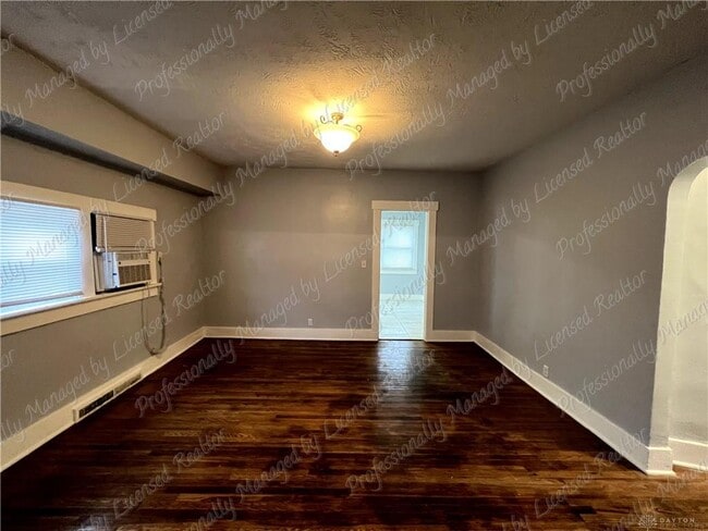 Building Photo - 44 Bluecrest Ave