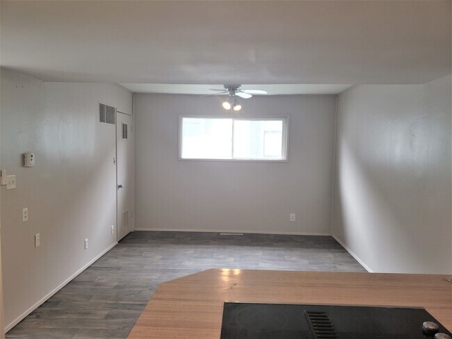 Building Photo - Charming Four Bedroom Home Located Near Cornwall Park.
