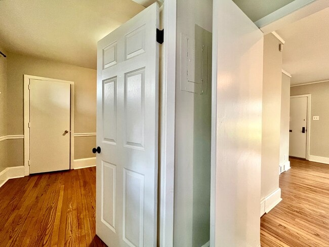 Building Photo - 3 BED CONDO IN PERFECT LOCATION!