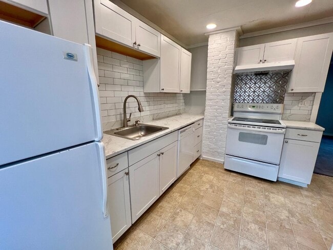 Building Photo - 1211 Dickson Ave