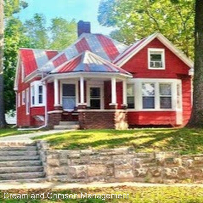 Primary Photo - 4 br, 2.5 bath House - 800 North Lincoln