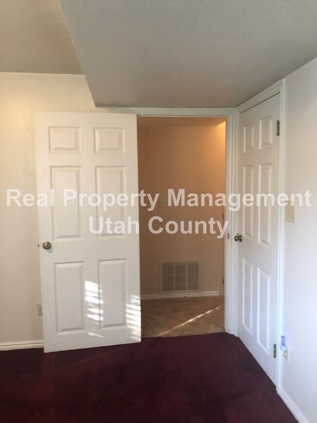 Building Photo - Spacious Lehi Home